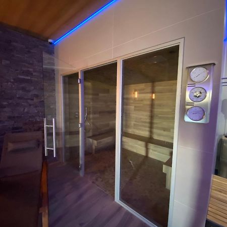 World Hotel Saint Vulbas Bagian luar foto
