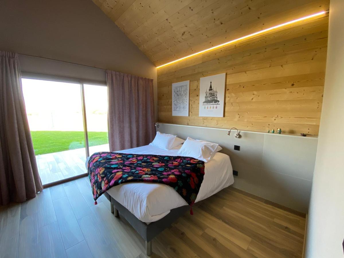 World Hotel Saint Vulbas Bagian luar foto