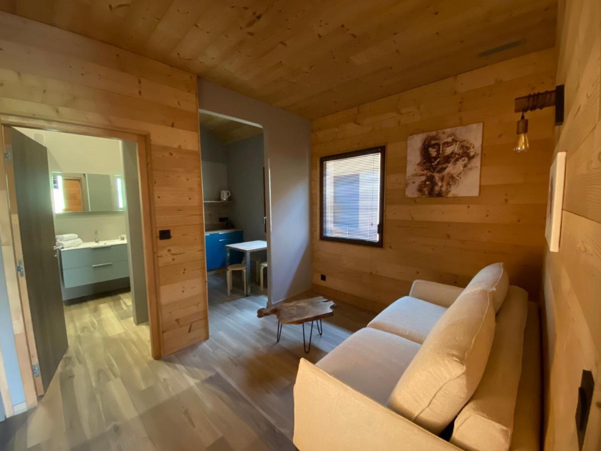 World Hotel Saint Vulbas Bagian luar foto