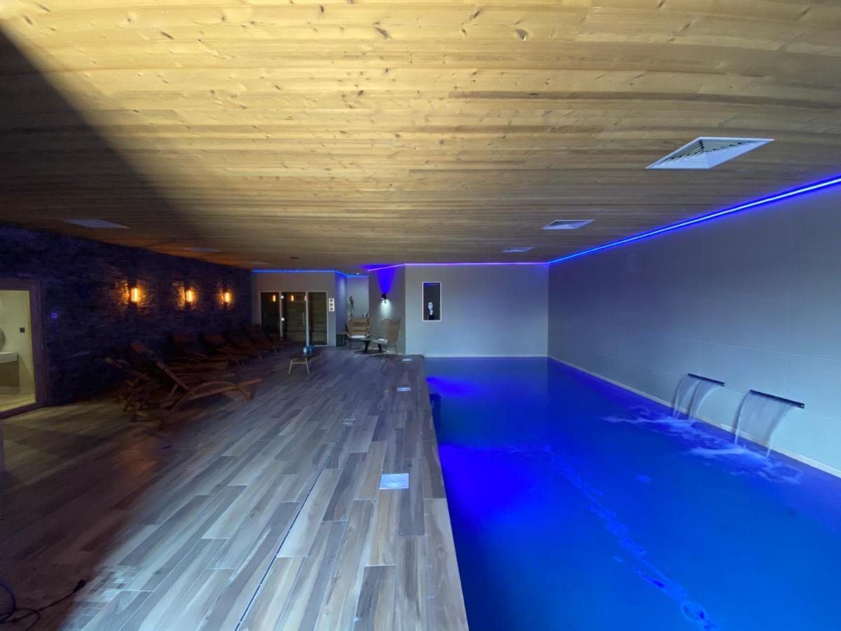World Hotel Saint Vulbas Bagian luar foto