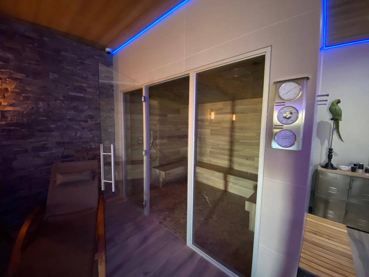 World Hotel Saint Vulbas Bagian luar foto