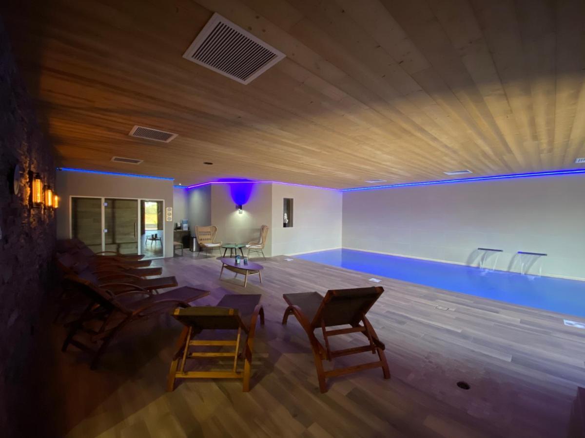 World Hotel Saint Vulbas Bagian luar foto